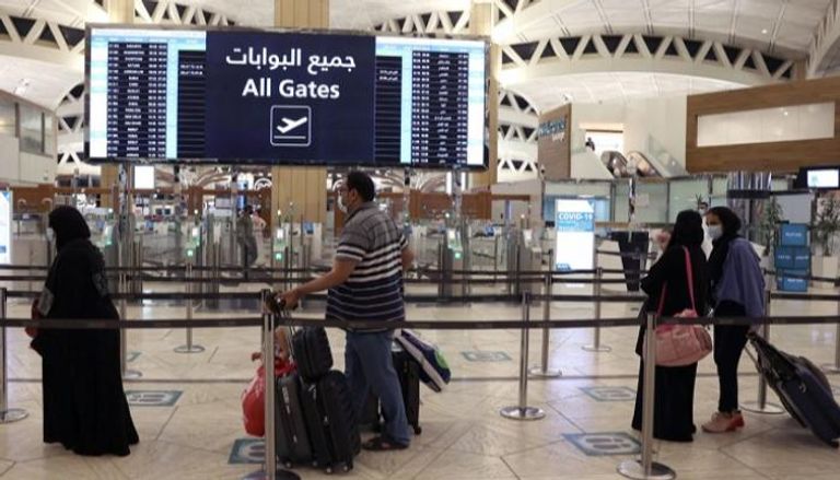 السعودية: تمديد تأشيرات الزيارة مجاناً 