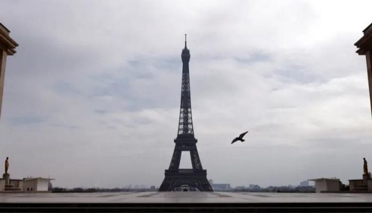 برج "إيفل" بالعاصمة الفرنسية باريس