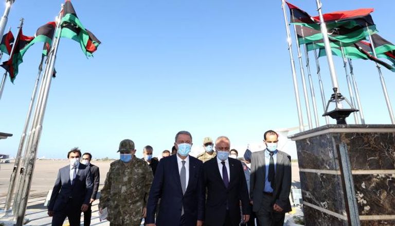 جانب من وصول وزير الدفاع التركي إلى ليبيا (الدفاع التركية)