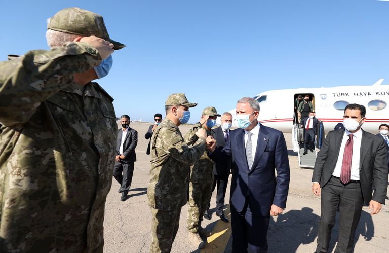 جانب من وصول وزير الدفاع التركي إلى ليبيا (الدفاع التركية)