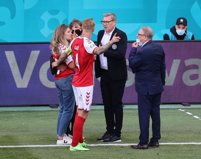 كاير مع زوجة إريكسن كريستيان إريكسن