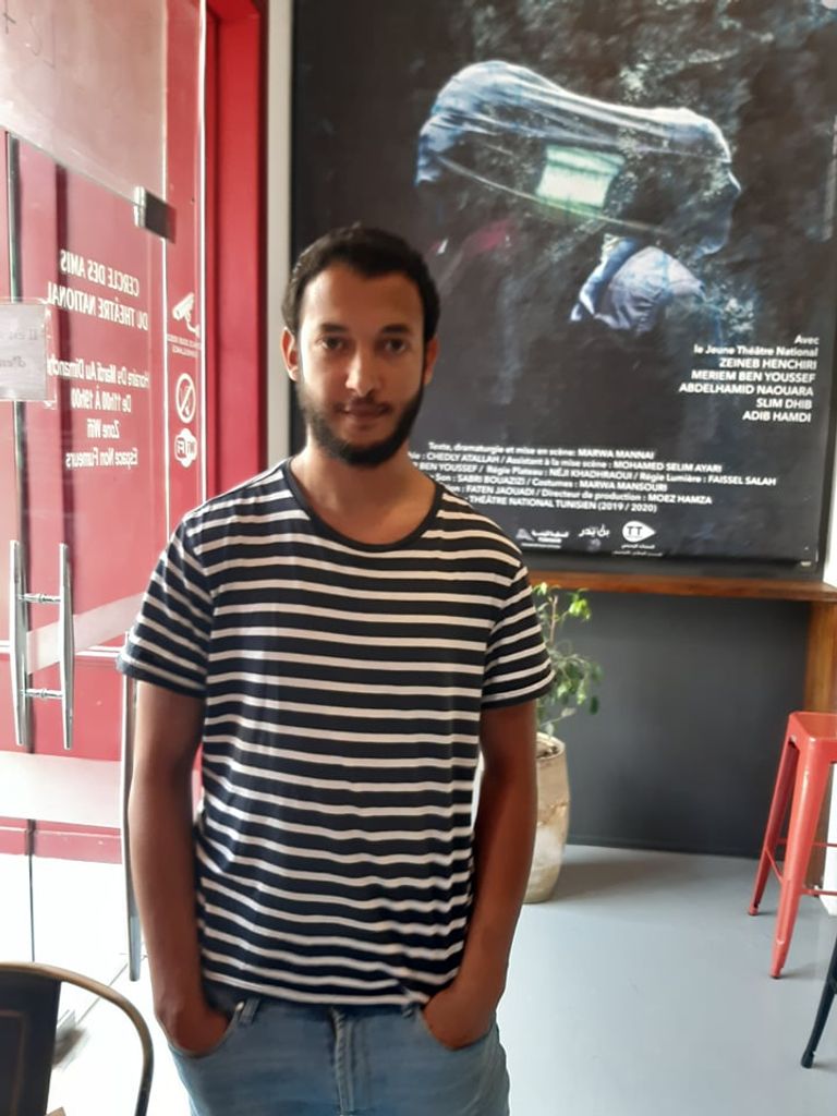 صورة من عرض سقوط لهشام شبلي