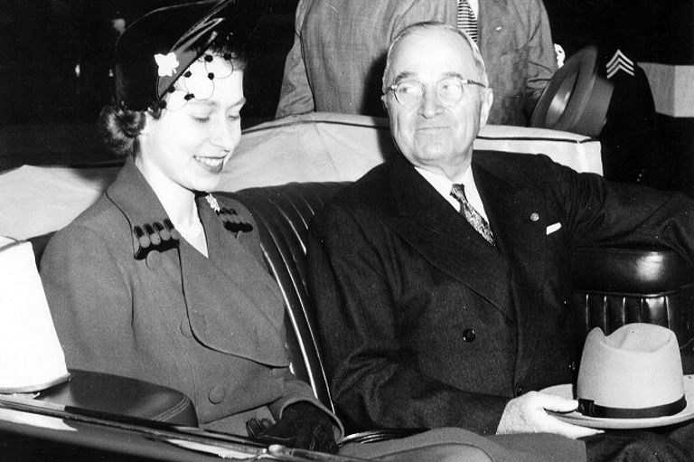 إليزابيث مع هاري ترومان الملكة إليزابيث مع الرئيس بايدن وزوجته جيل بايدن