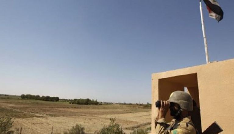 عنصر أمن عند الحدود العراقية السورية