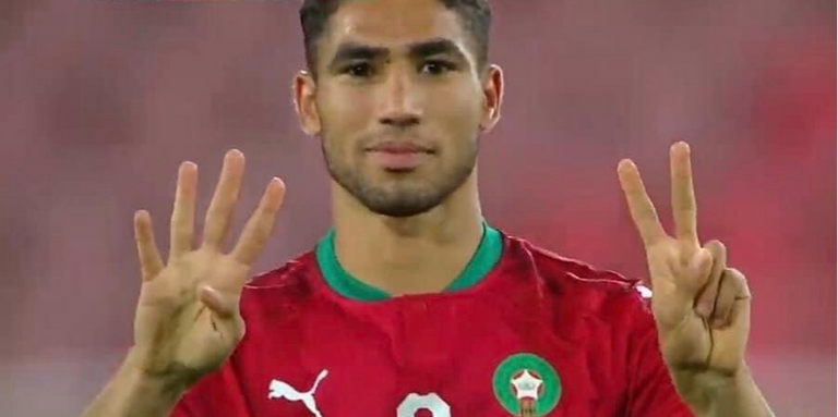 أشرف حكيمي لاعب منتخب المغرب