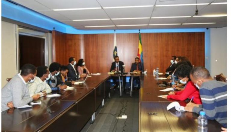 جانب من اجتماع وزارة المالية الإثيوبية لإعلان تفاصيل الطرح