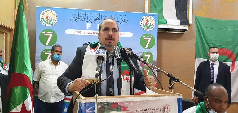 أبو الفضل بعجي أمين عام جبهة التحرير في تجمع انتخابي عملية فرز الأصوات في الانتخابات التشريعية الجزائرية بأحد مكاتب الاقتراع