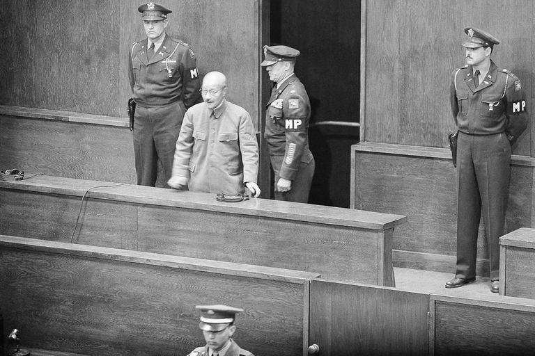 رئيس الوزراء الياباني هيديكي توجو أثناء المحاكمة هيديكي توجو رئيس الوزراء الياباني إبان الحرب العالمية الثانية