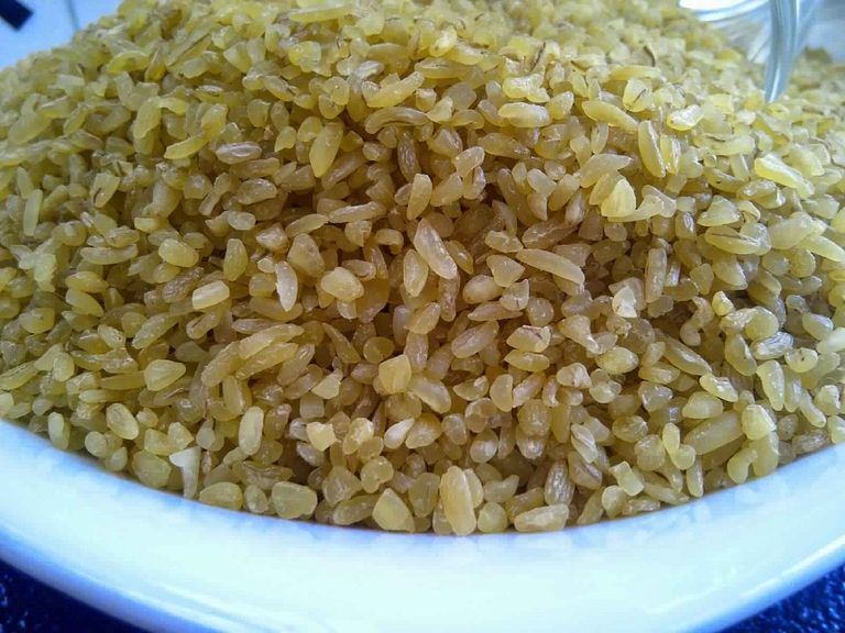 حجاج بيت الله أثناء أداء الصلاة في المسجد الحرام