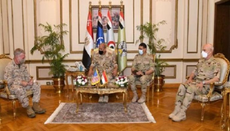 جانب من لقاء وزير الدفاع المصري وقائد القيادة المركزية الأمريكية