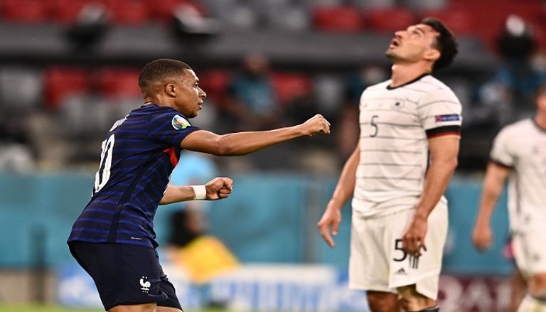 هبوط بالمظلة بملعب أليانز أرينا