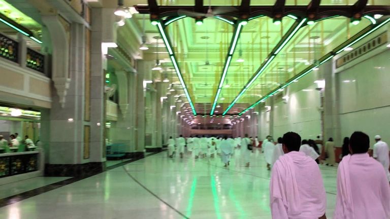 السعي بين الصفا والمروة ركن لا يصح الحج إلا به