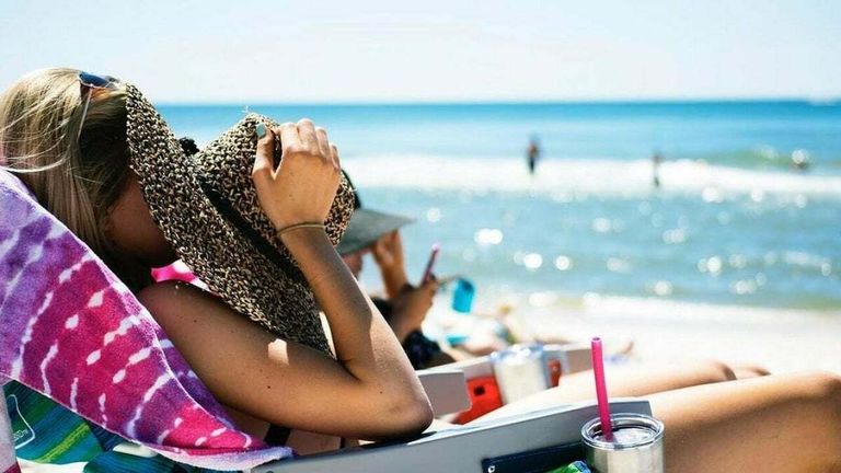 الشمس تهدد جلد المتعافين من كورونا