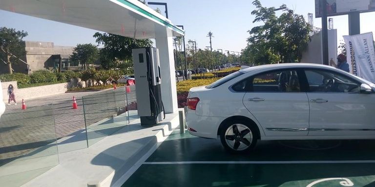 السيارة "نصر E70" أول سيارة كهربائية مصرية