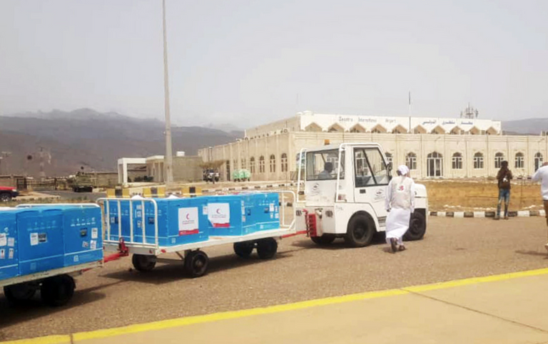 الإمارات ترسل لقاحات كورونا إلى سقطرى اليمنية