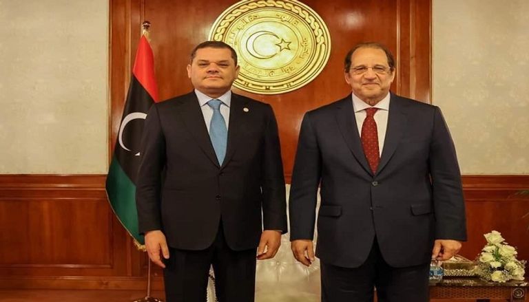 اللواء عباس كامل ورئيس الحكومة الليبية