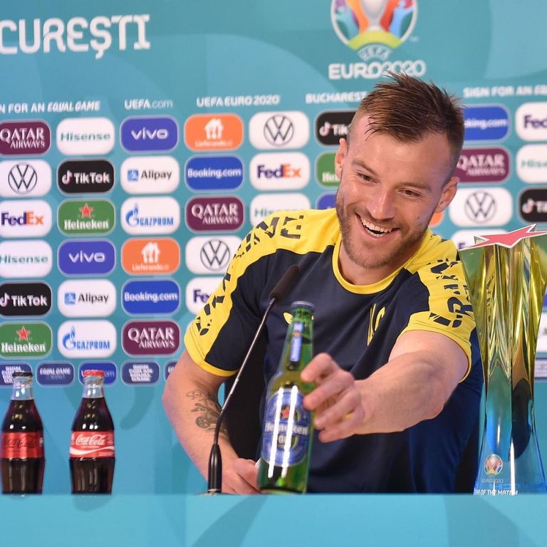 أندريه يارمولينكو نجم منتخب أوكرانيا أندريه يارمولينكو نجم منتخب أوكرانيا