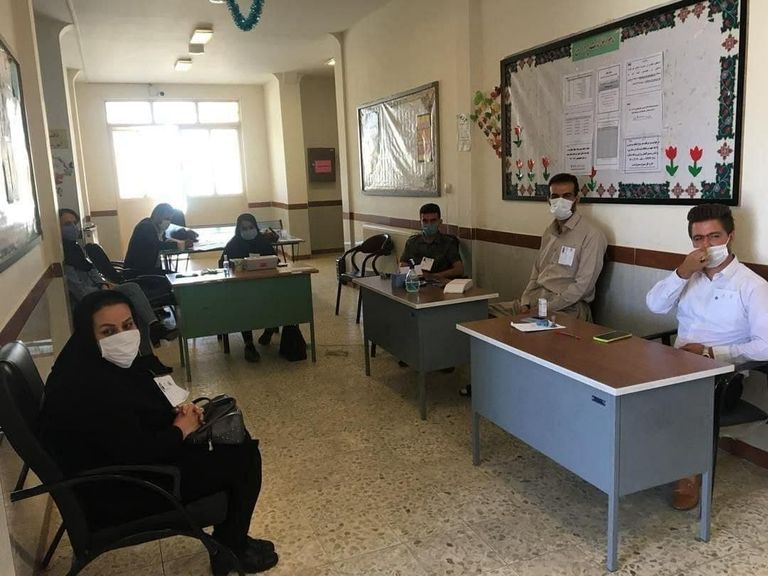 إيران تختار رئيسها وسط عزوف لافت