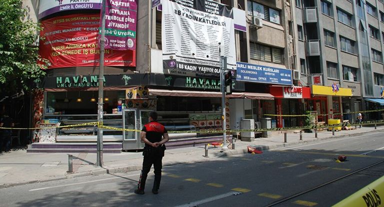 القتيلة ومقر الحزب بعد الهجوم