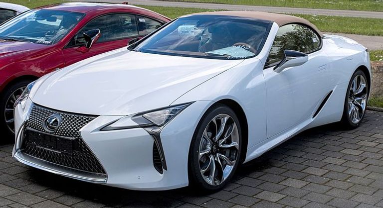 الأقوى ضمن فئة هاتشباك هو طراز Volkswagen Golf GTI