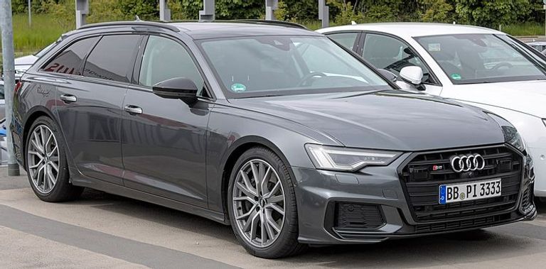 الأقوى ضمن فئة هاتشباك هو طراز Volkswagen Golf GTI