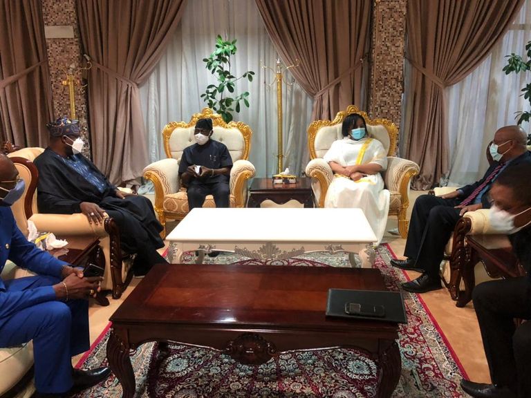 رئيس بعثة الاتحاد الأفريقي الرئيس النيجيري الأسبق أولوسيغون أوباسانجو