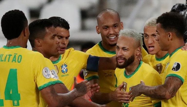 فرحة منتخب البرازيل بالفوز على بيرو