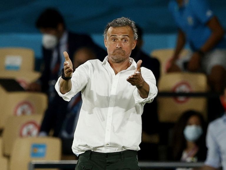 لويس إنريكي مدرب منتخب إسبانيا ألفارو موراتا مهاجم منتخب إسبانيا في يورو 2020