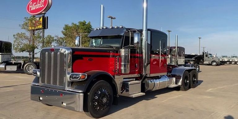 Peterbilt 389 مقطورة Freightliner New Cascadia