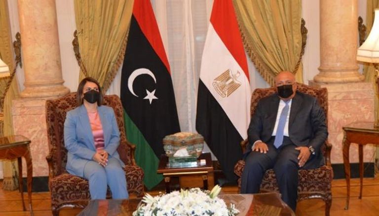 جانب من لقاء وزيرة الخارجية الليبية ووزير الخارجية المصري