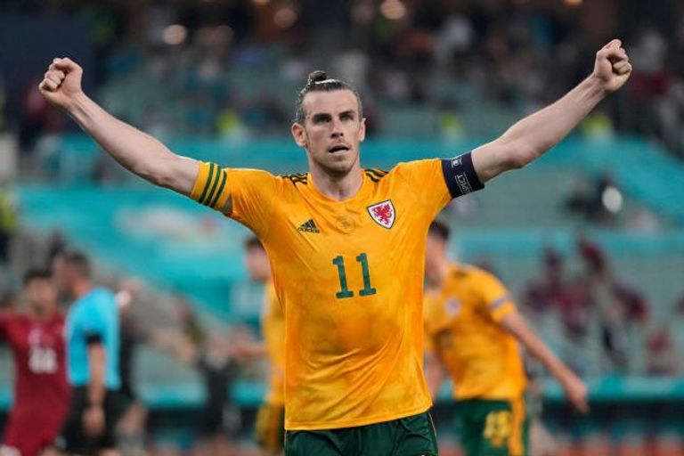 جاريث بيل قائد منتخب ويلز روبرتو مانشيني مدرب منتخب إيطاليا