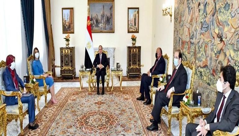  الرئيس المصري يستقبل وزيرة الخارجية الليبية نجلاء المنقوش 
