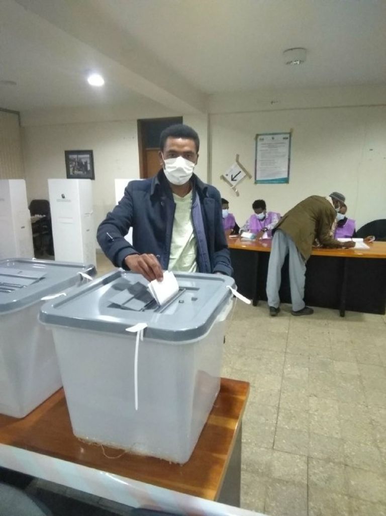 ناخبون يصطفون أمام مراكز الاقتراع في إثيوبيا