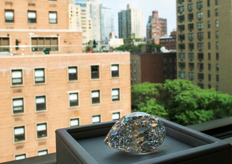 الألماسة النادرة التي يطلق عليها اسم "المفتاح 10138" الألماسة النادرة التي يطلق عليها اسم