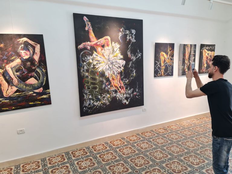 جانب من معرض ملاذ الفن بغزة
