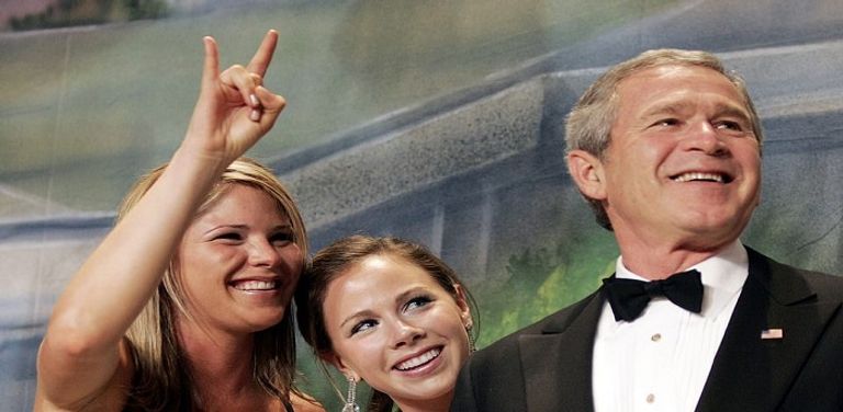 بوش مع ابنتيه