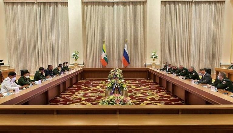 لقاء عسكري سابق بين روسيا وميانمار 