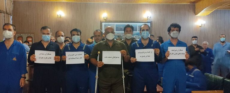 عمال إيرانيون يضربون احتجاجا على الفصل والتجويع