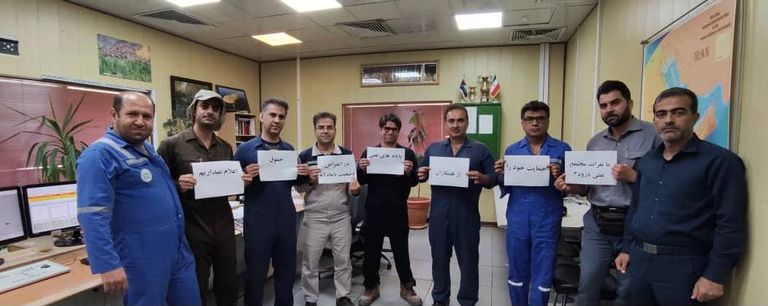 عمال إيرانيون يضربون احتجاجا على الفصل والتجويع