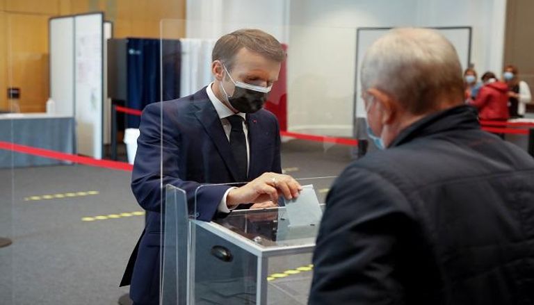الرئيس الفرنسي خلال الانتخابات المحلية الأخيرة