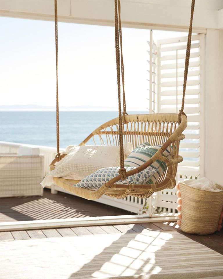 الأثاث المعلق والأرجوحي