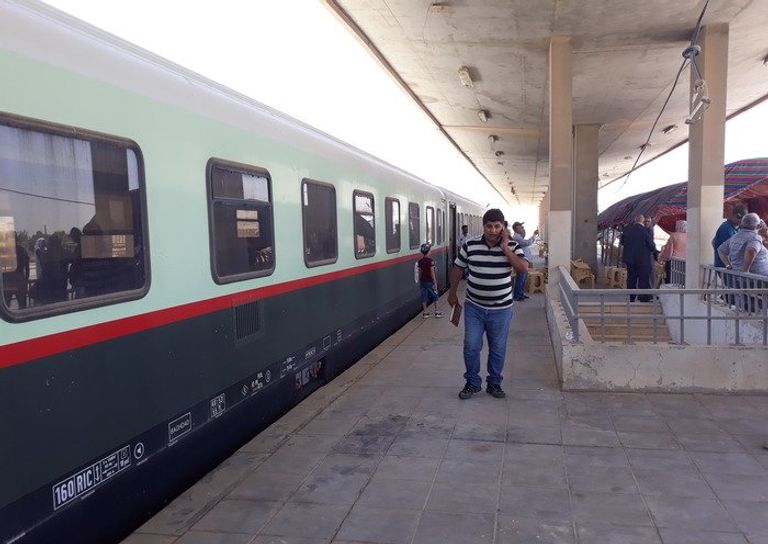 قطار يجتاز مناطق جنوب العراق