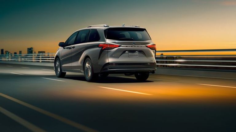 طراز Toyota Sienna SE طراز Kia Sedona SXL