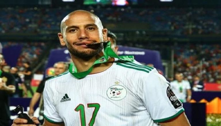 عدلان قديورة لاعب منتخب الجزائر