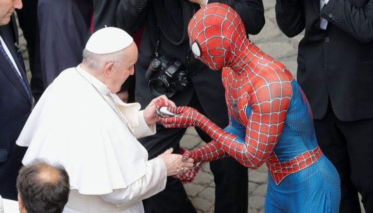 سبايدرمان يلتقي البابا فرنسيس