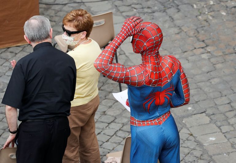 سبايدرمان يلتقي البابا فرنسيس