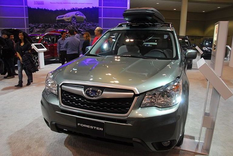 طراز Subaru Forester طراز Hyundai Tucson موديل عام 2016،