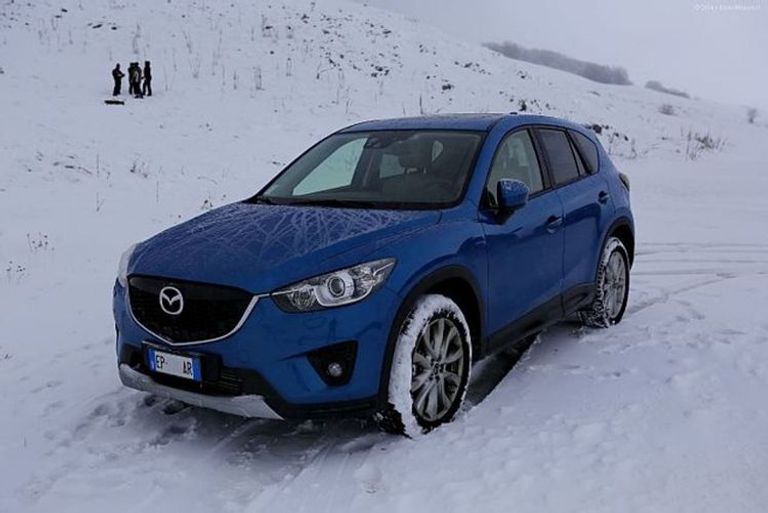 طراز Mazda CX-5 طراز Hyundai Tucson موديل عام 2016،