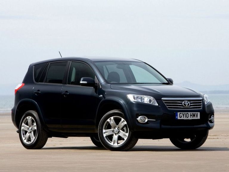 طراز Toyota RAV4 طراز Hyundai Tucson موديل عام 2016،