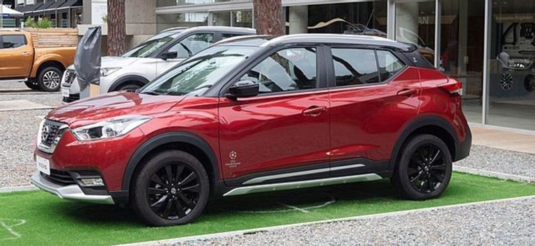 طراز Nissan Kicks طراز Hyundai Tucson موديل عام 2016،